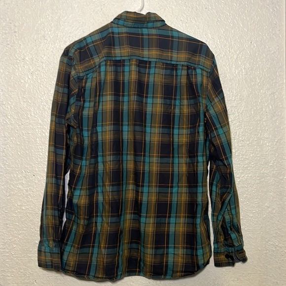 L.L. Bean Casual Button Down Shirt green and Yellow size medium - Picture 6 of 8